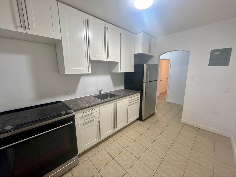 1218 Fennell Avenue East #3 - Photo 2 of 13