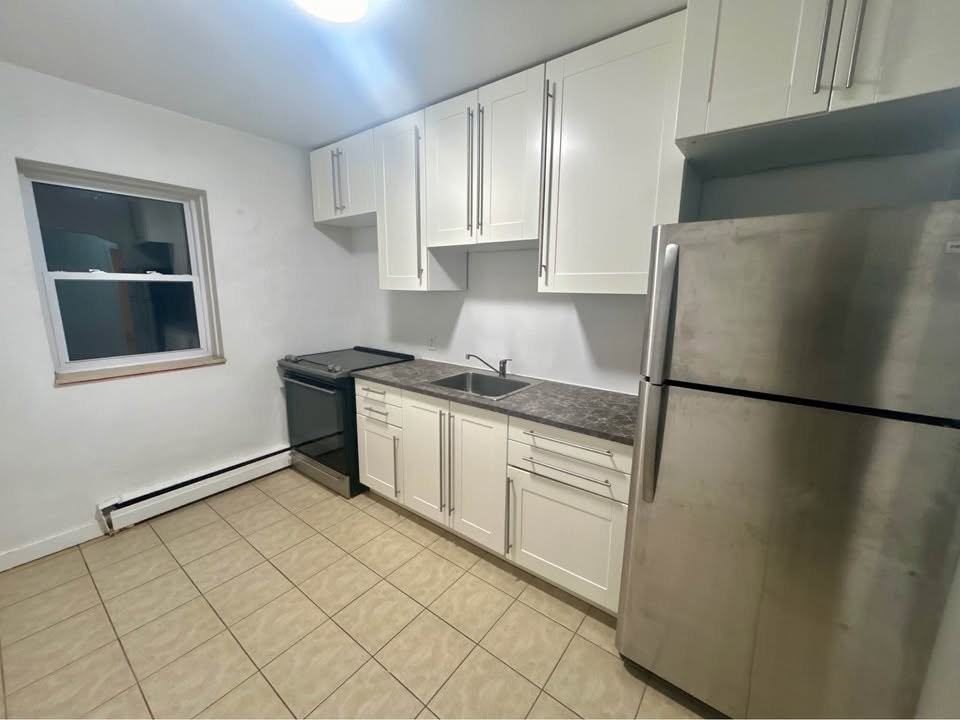 1218 Fennell Avenue East #3 - Photo 4 of 13