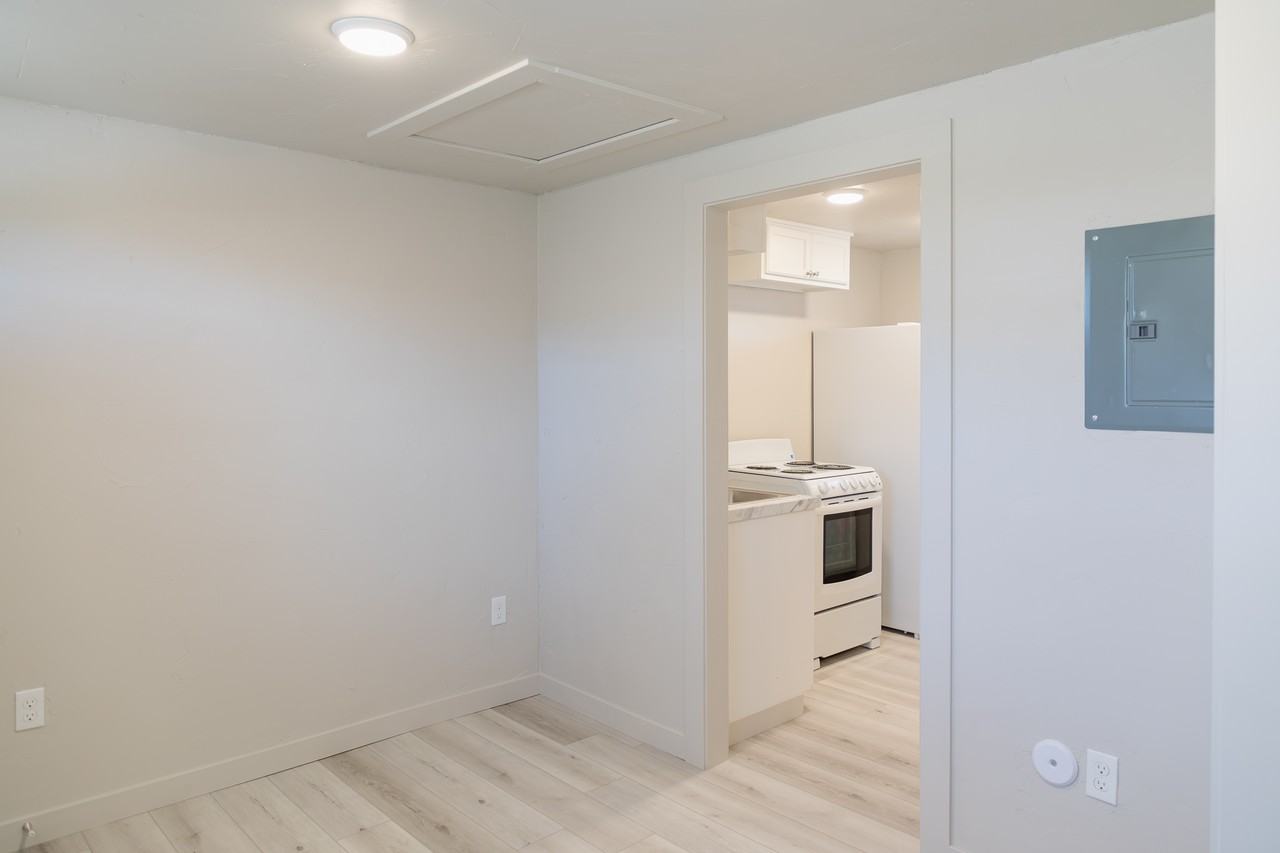 425 Se 2nd St #425-2 - Photo 2 of 13