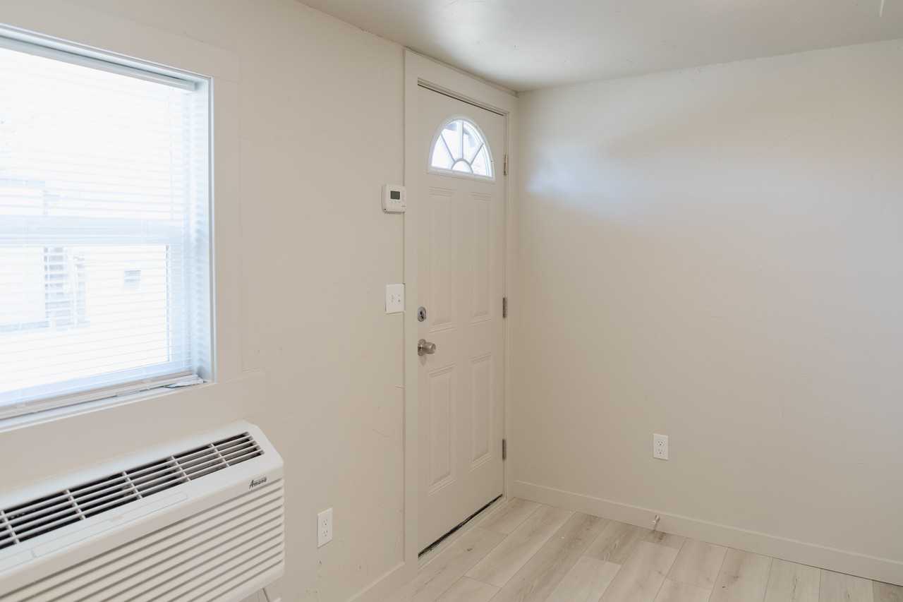 425 Se 2nd St #425-2 - Photo 3 of 13