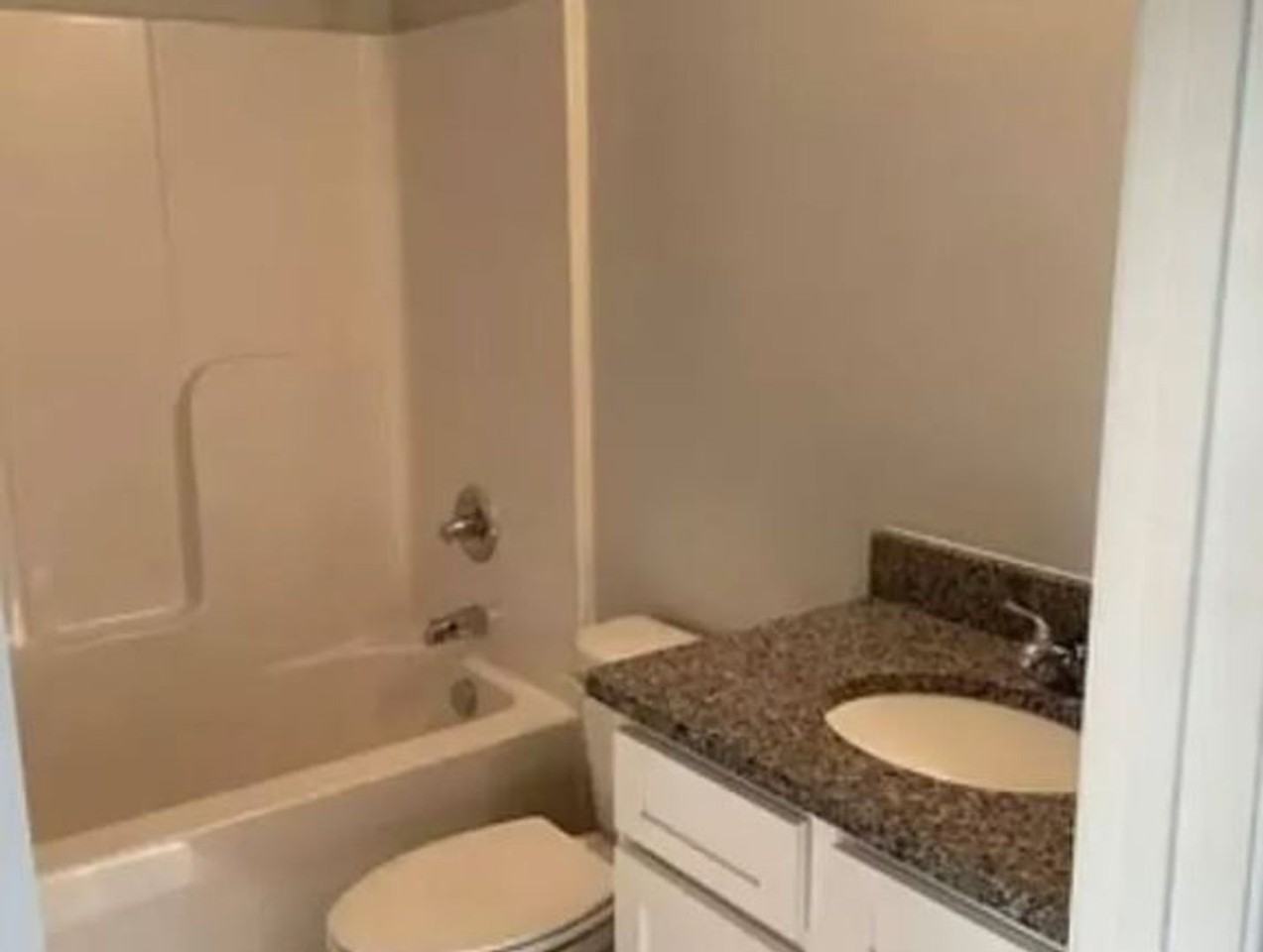 !! GET $100 OFF !! 3BR 2.5BA Home w/ Updated Kitchen • Stainless Appliances • Assigned Parking in Salisbury - Photo 6 of 18