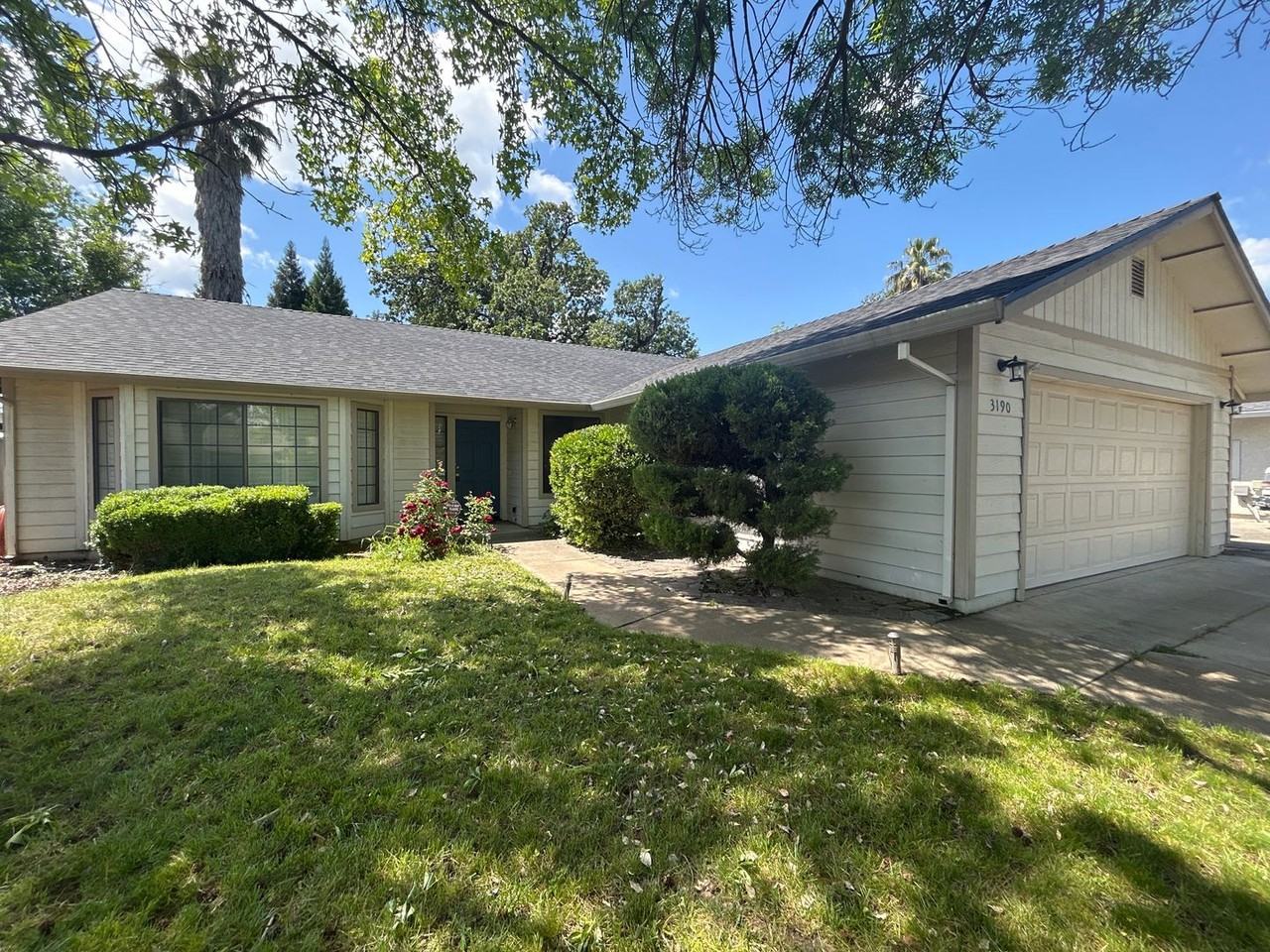 3190 Driftstone Dr - Photo 3 of 28