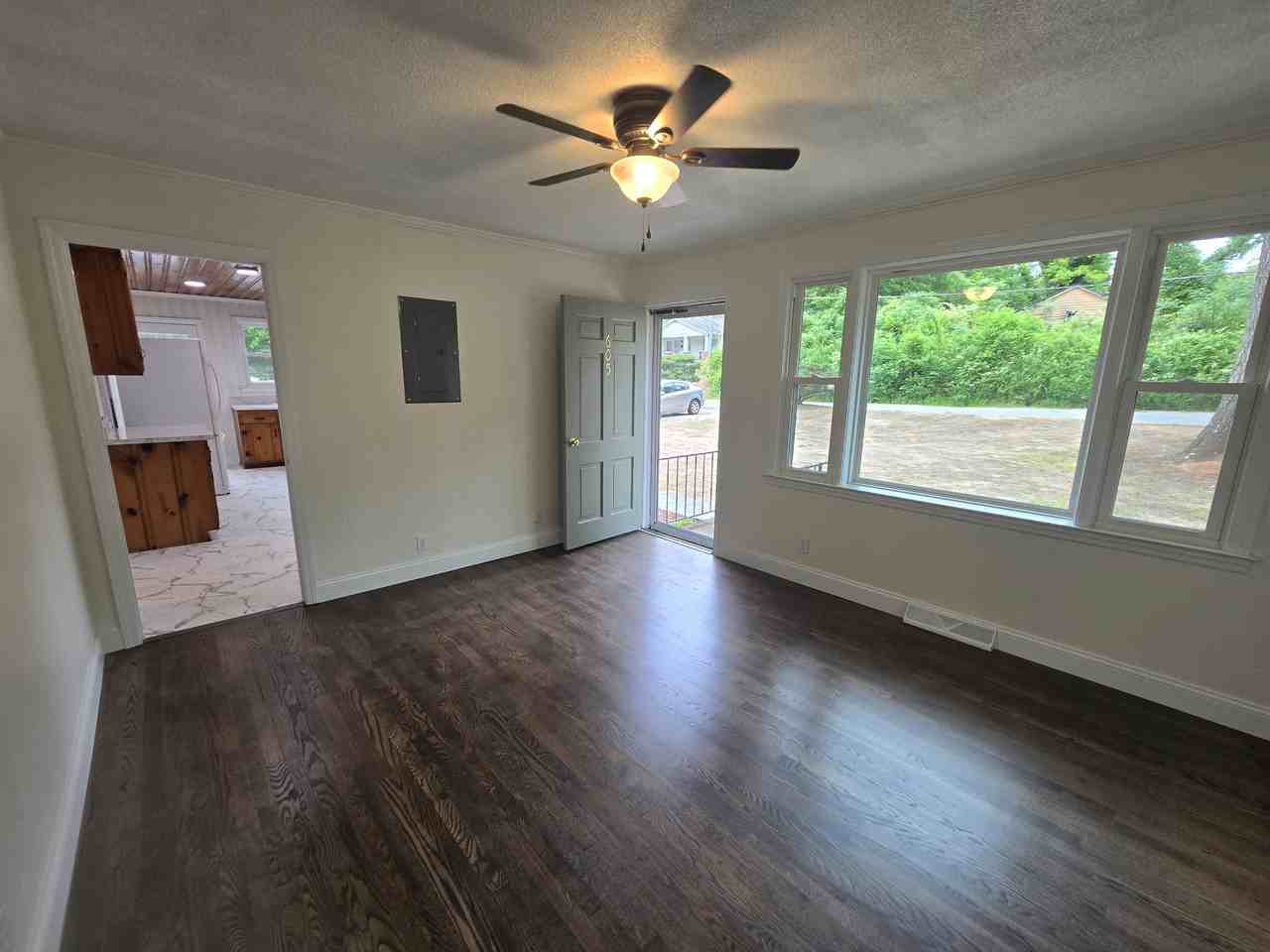 605 Cherokee St #1 - Photo 3 of 10