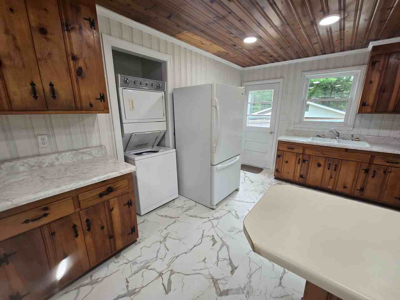 605 Cherokee St #1 - Photo 5 of 10