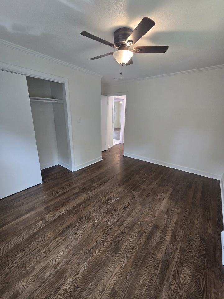 605 Cherokee St #1 - Photo 7 of 10