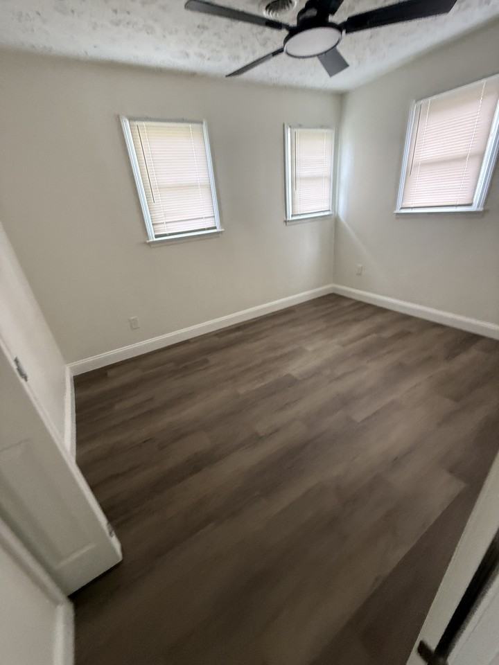 501 Lincoln St #1 - Photo 3 of 8