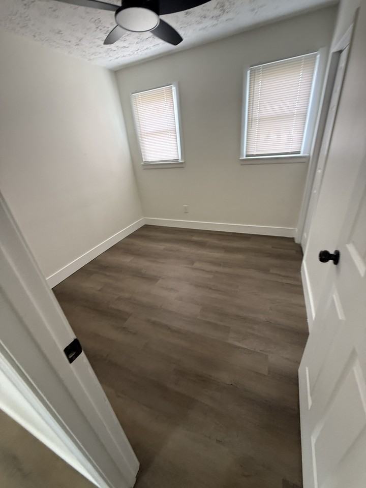 501 Lincoln St #1 - Photo 6 of 8