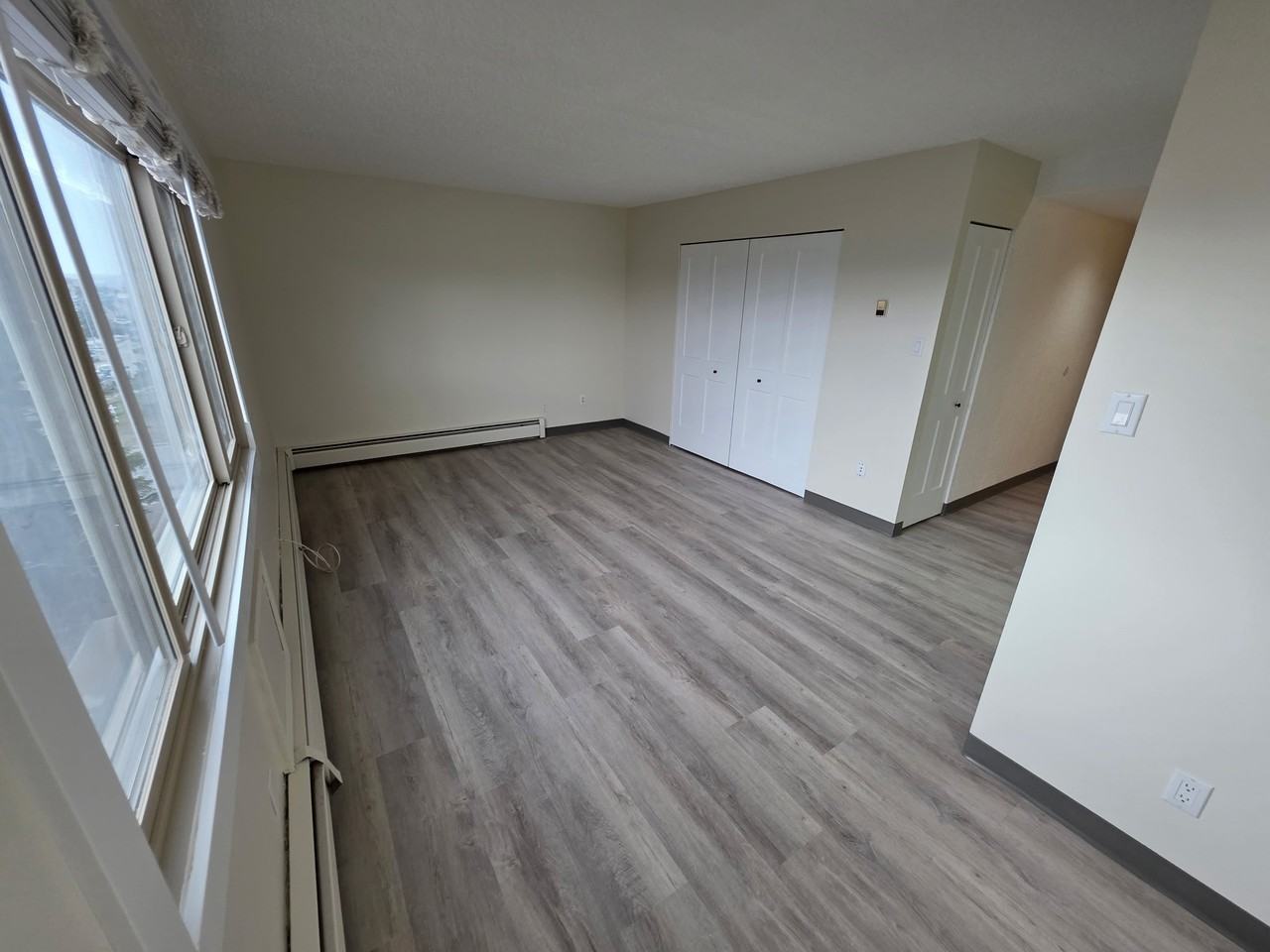 BONAVISTA 700-712 - Bonavista - 10132 102 Avenue - 403 #403 - Photo 2 of 7