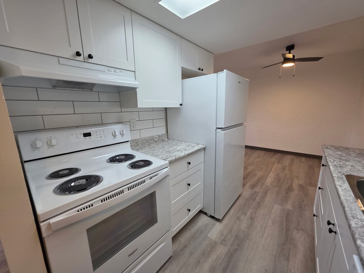 BONAVISTA 700-712 - Bonavista - 10132 102 Avenue - 406 #406 - Photo 3 of 8