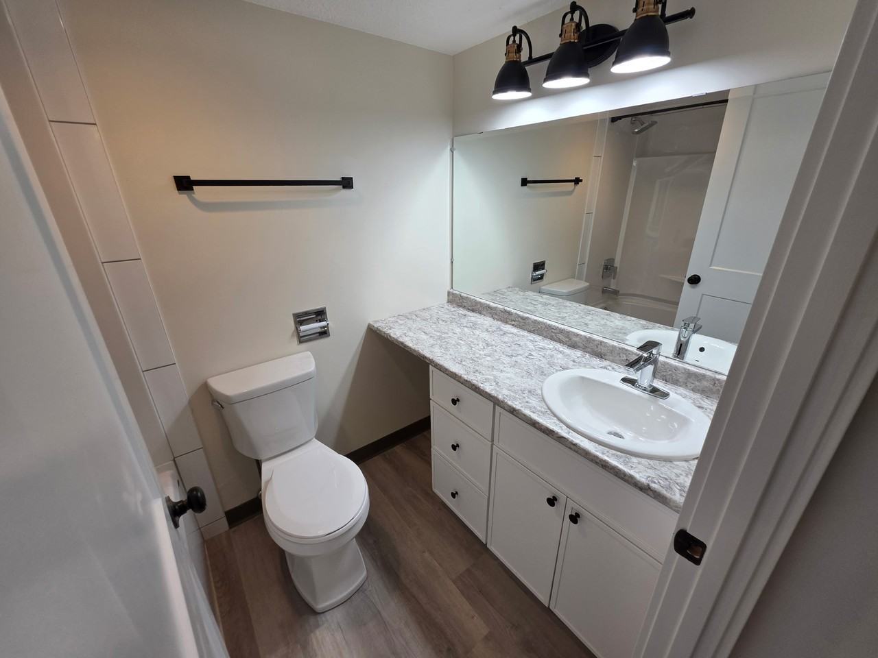 BONAVISTA 700-712 - Bonavista - 10132 102 Avenue - 406 #406 - Photo 5 of 8