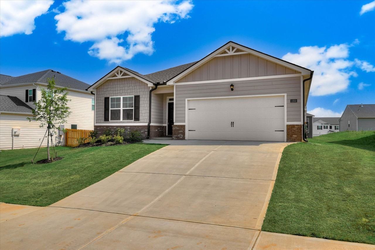 1253 Birch Cir #1 - Photo 3 of 42