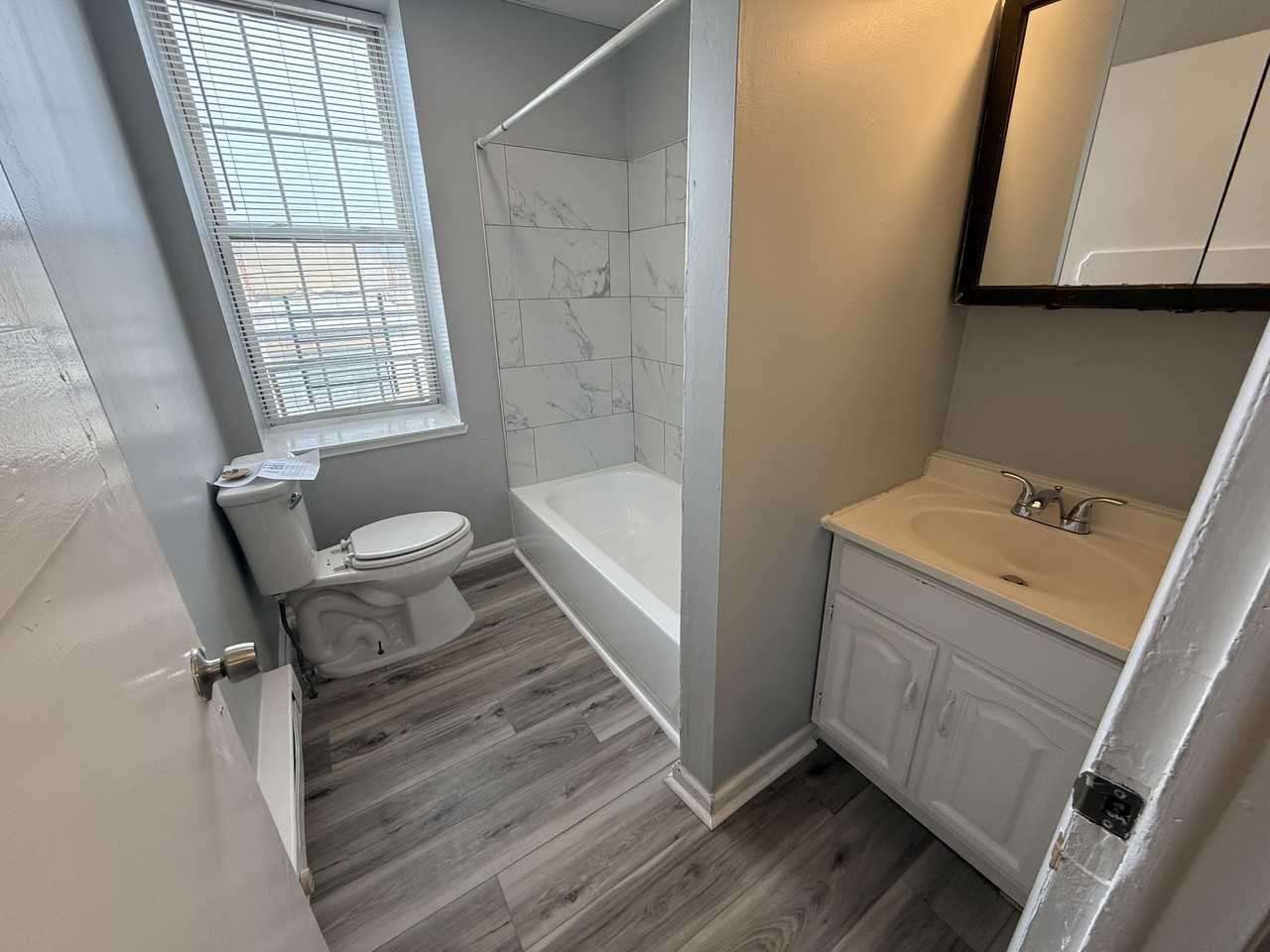 1107 Louis St #C - Photo 2 of 9