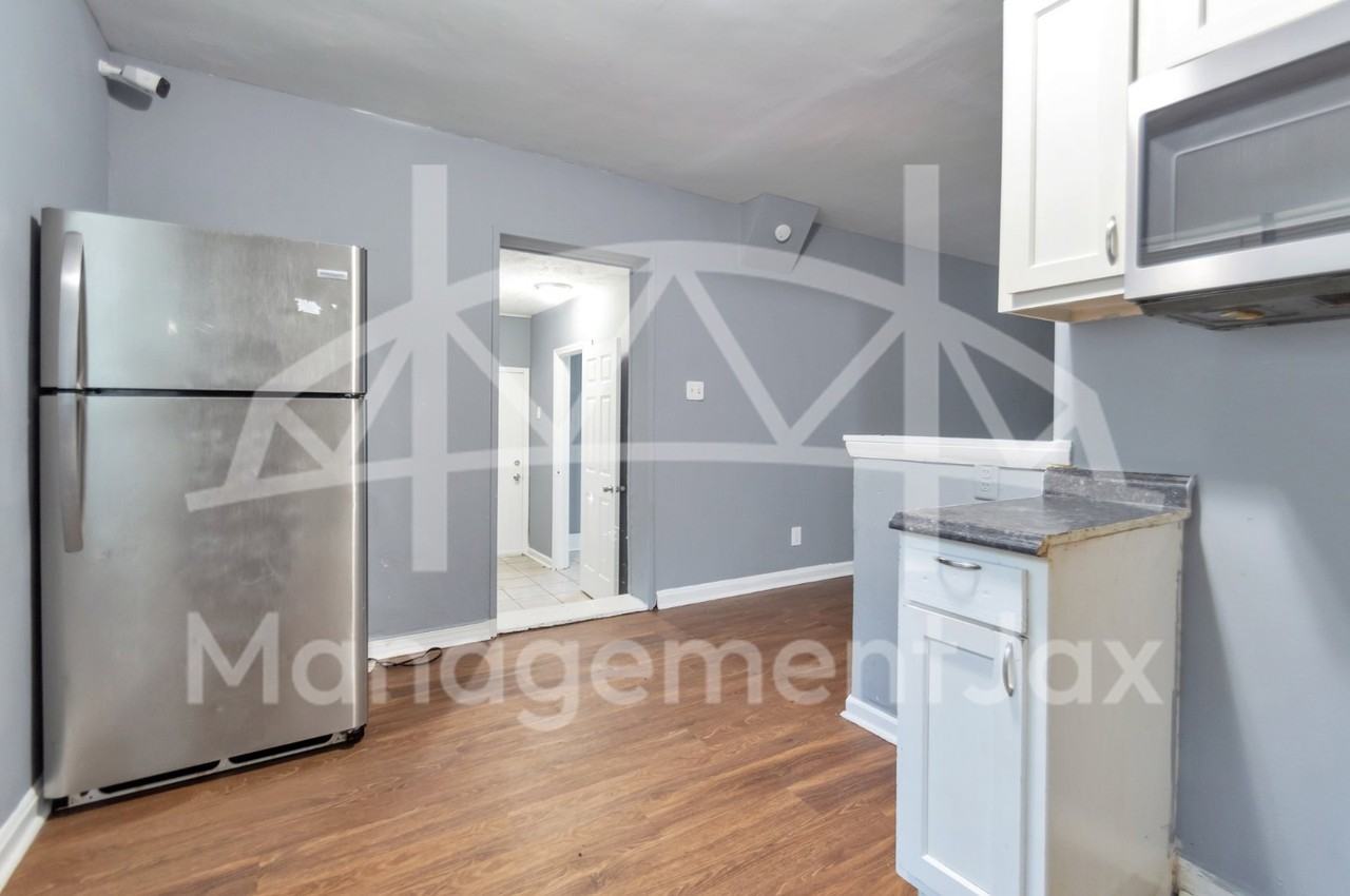 2534 Aubrey Ave #1 - Photo 4 of 16