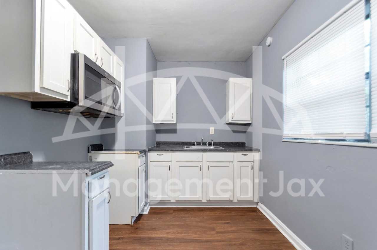 2534 Aubrey Ave #1 - Photo 5 of 16