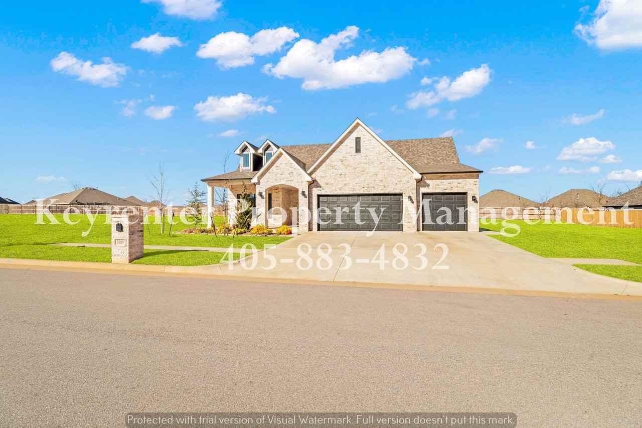 2805 Crystal Creek Dr - Photo 2 of 12