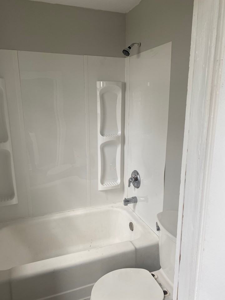 718 W Nichols St #1 - Photo 2 of 34