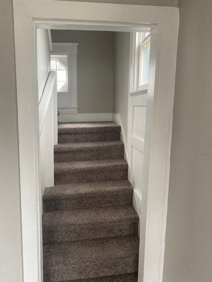 718 W Nichols St #1 - Photo 3 of 34