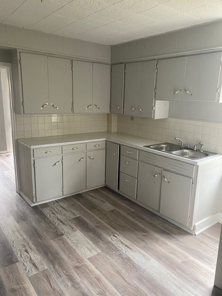 718 W Nichols St #1 - Photo 4 of 34