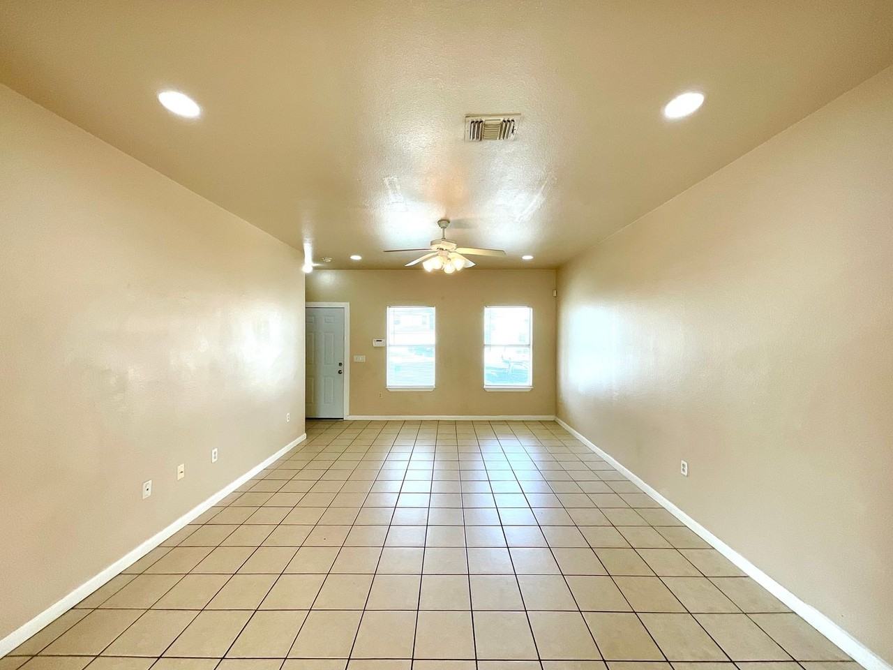 6911 Hallie Rdg - Photo 5 of 35