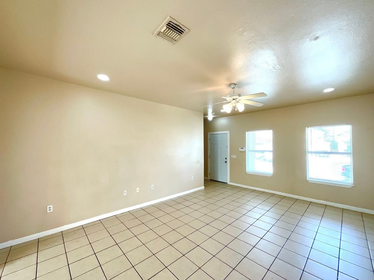 6911 Hallie Rdg - Photo 6 of 35