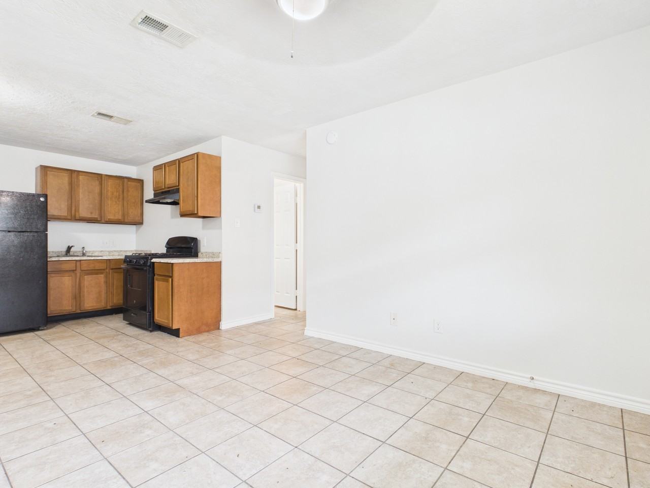 1906 Finfeather Rd #B - Photo 4 of 17
