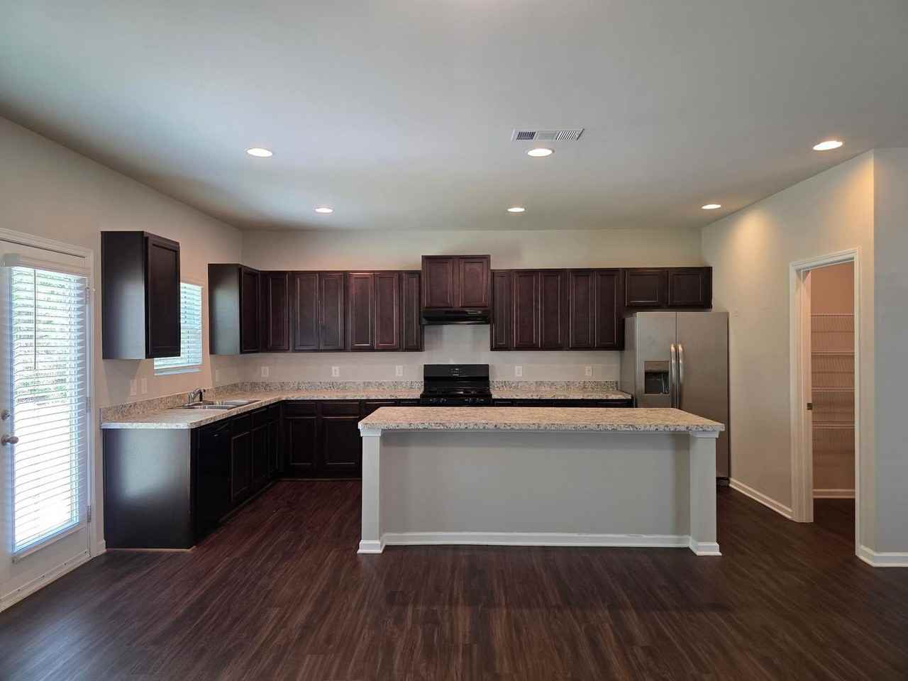 85 Pointe Pl - Photo 2 of 20