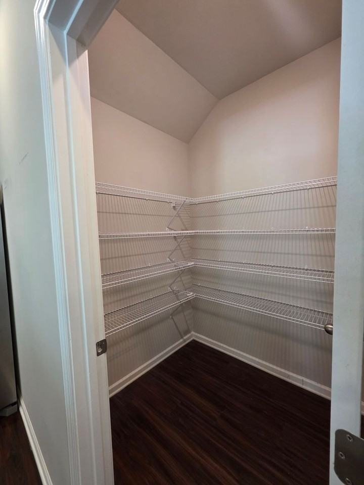 85 Pointe Pl - Photo 3 of 20