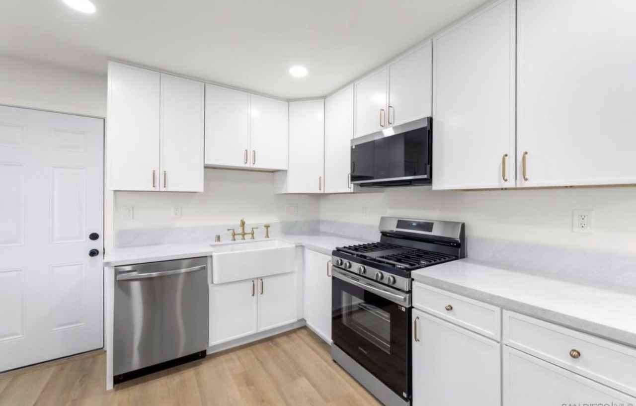 736 18th St #1 - Photo 3 of 14