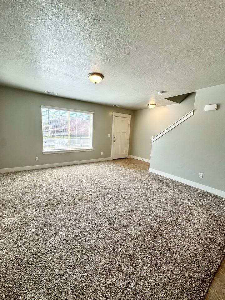 485 W 1400 N #104 - Photo 4 of 16