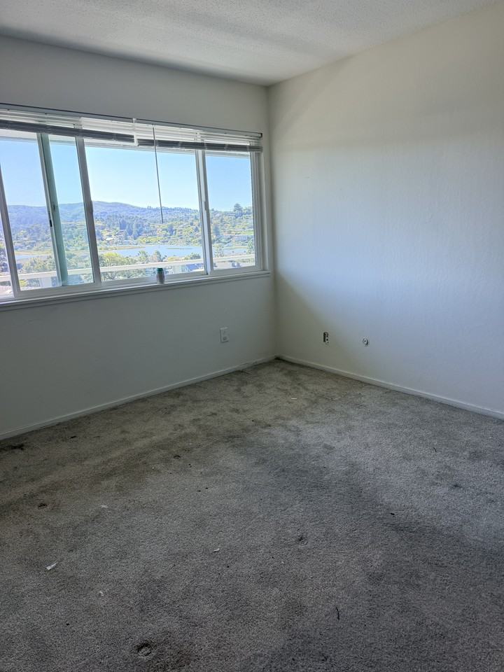 21 Circle Dr #E - Photo 2 of 6