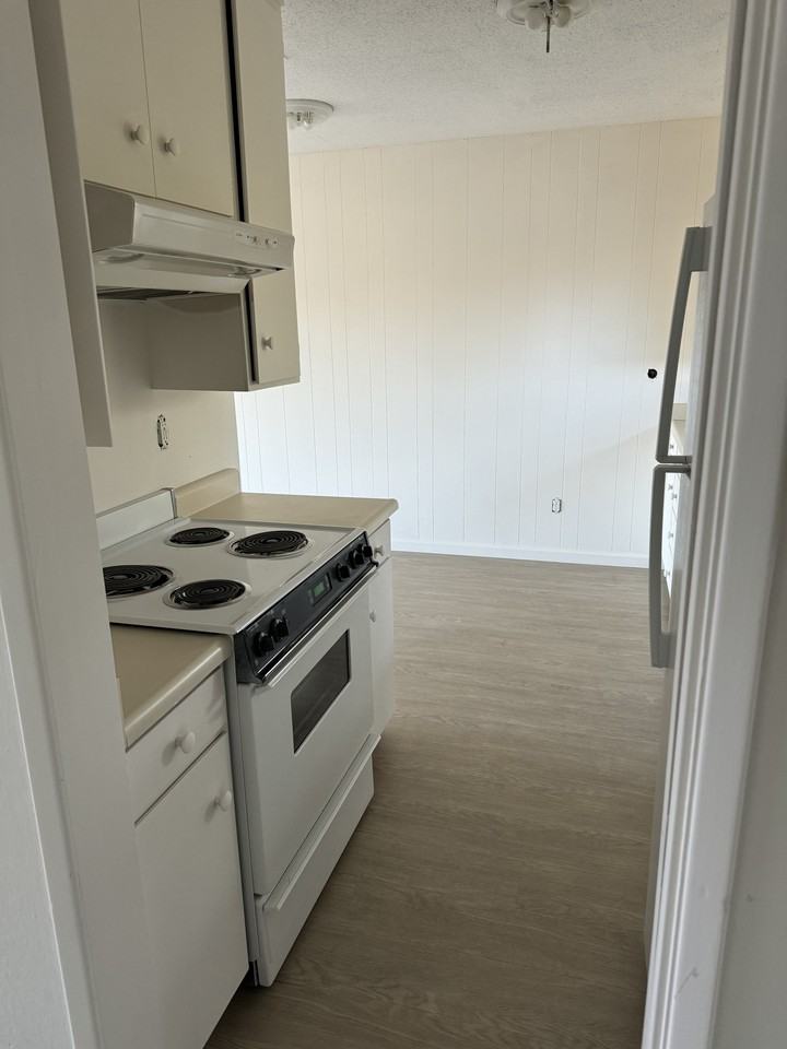 21 Circle Dr #E - Photo 4 of 6