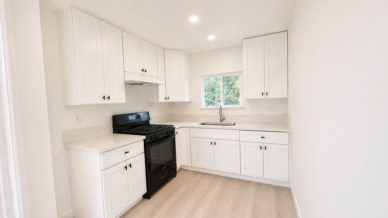 5000 W Coliseum St., LLC - Photo 3 of 16