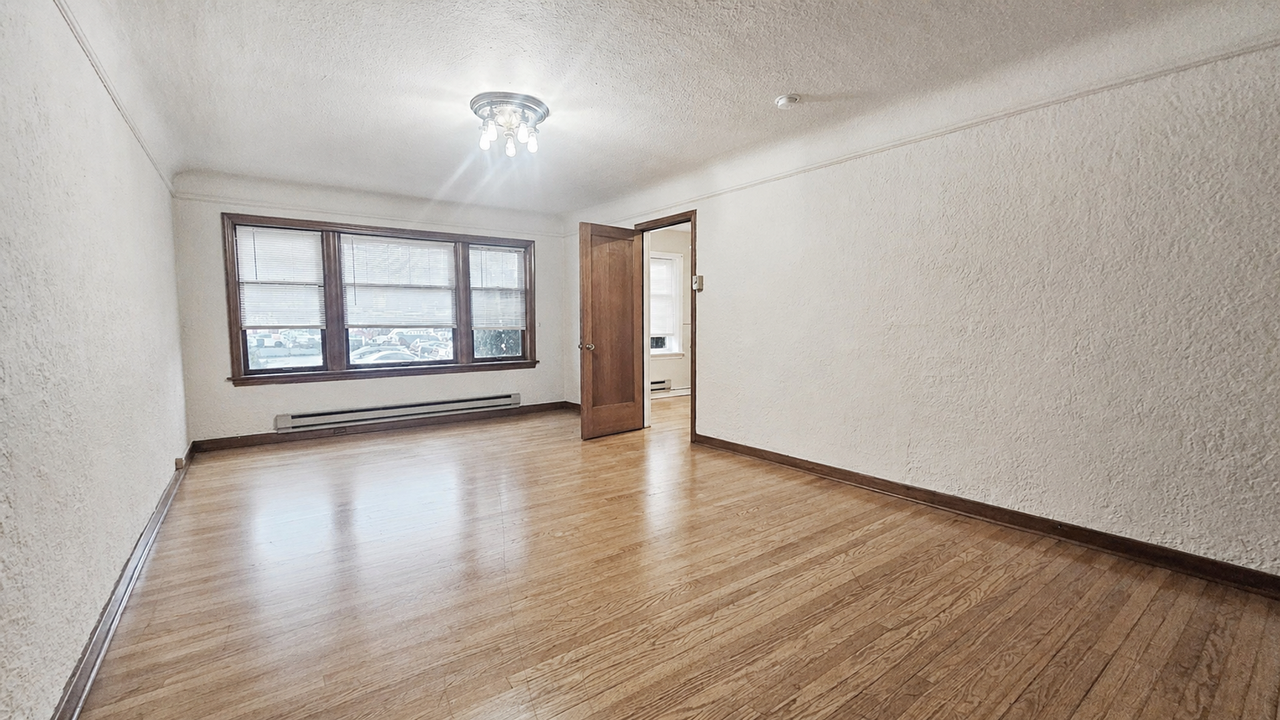 4235 Brooklyn Ave Ne #201 - Photo 5 of 11