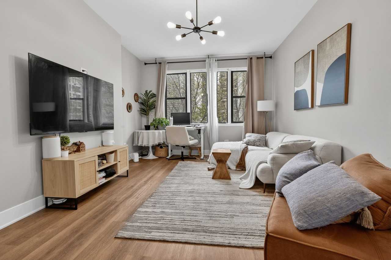 Renovated Gold Coast Apartments - Photo 6 of 41