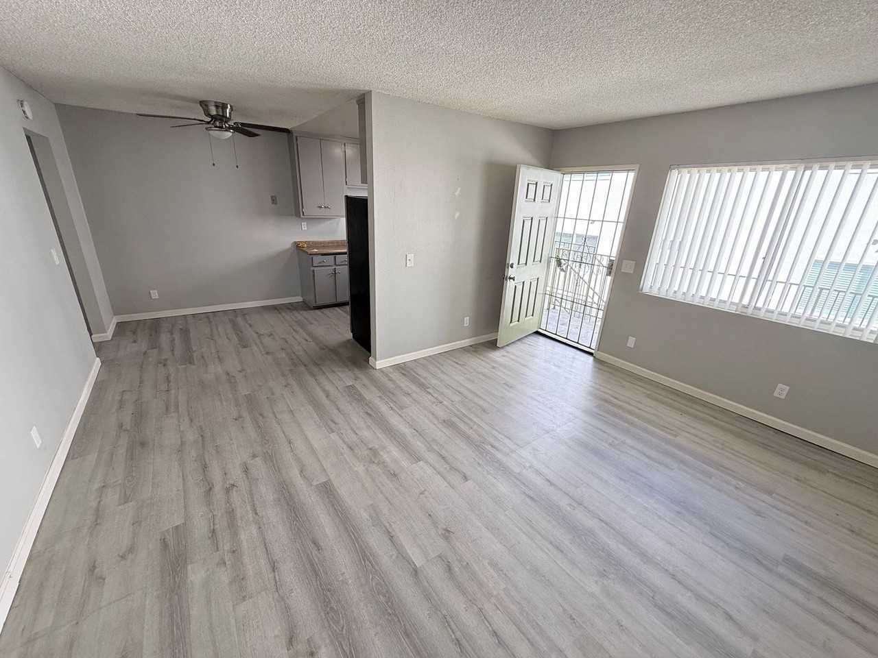 860 13th St - Photo 3 of 11