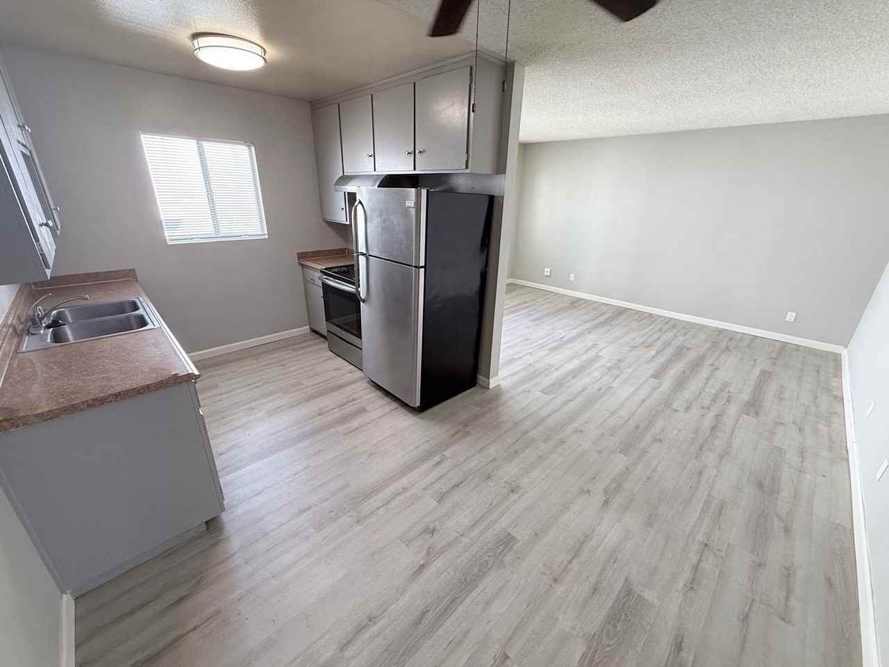 860 13th St - Photo 4 of 11