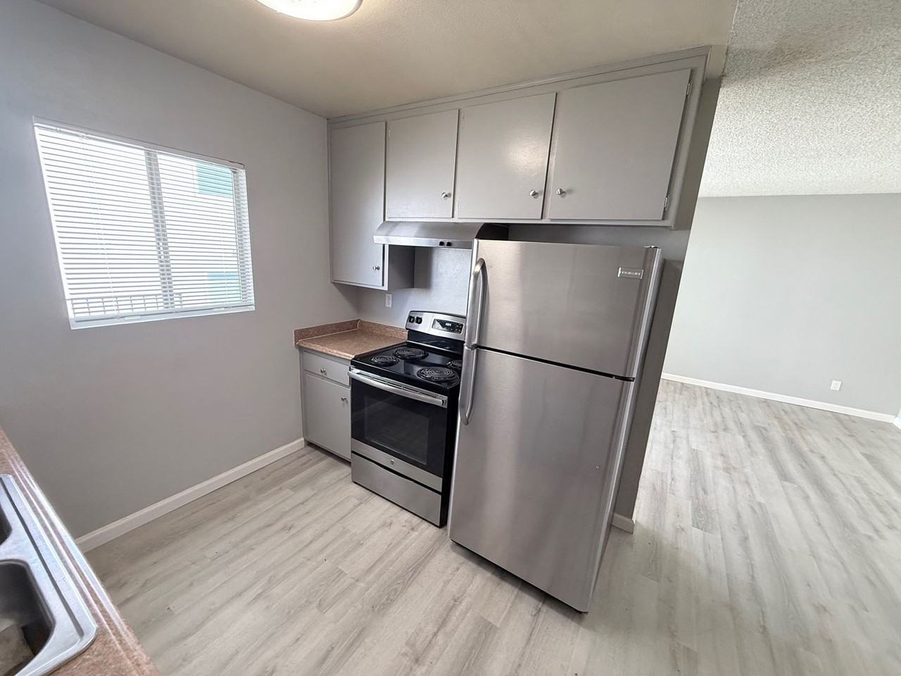 860 13th St - Photo 6 of 11