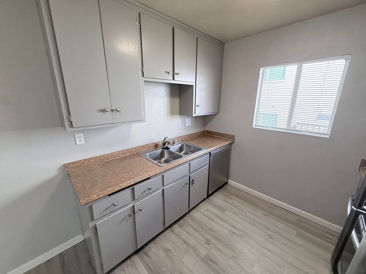 860 13th St - Photo 7 of 11