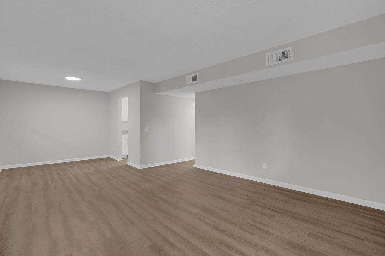 Capri Apartments - Photo 4 of 19