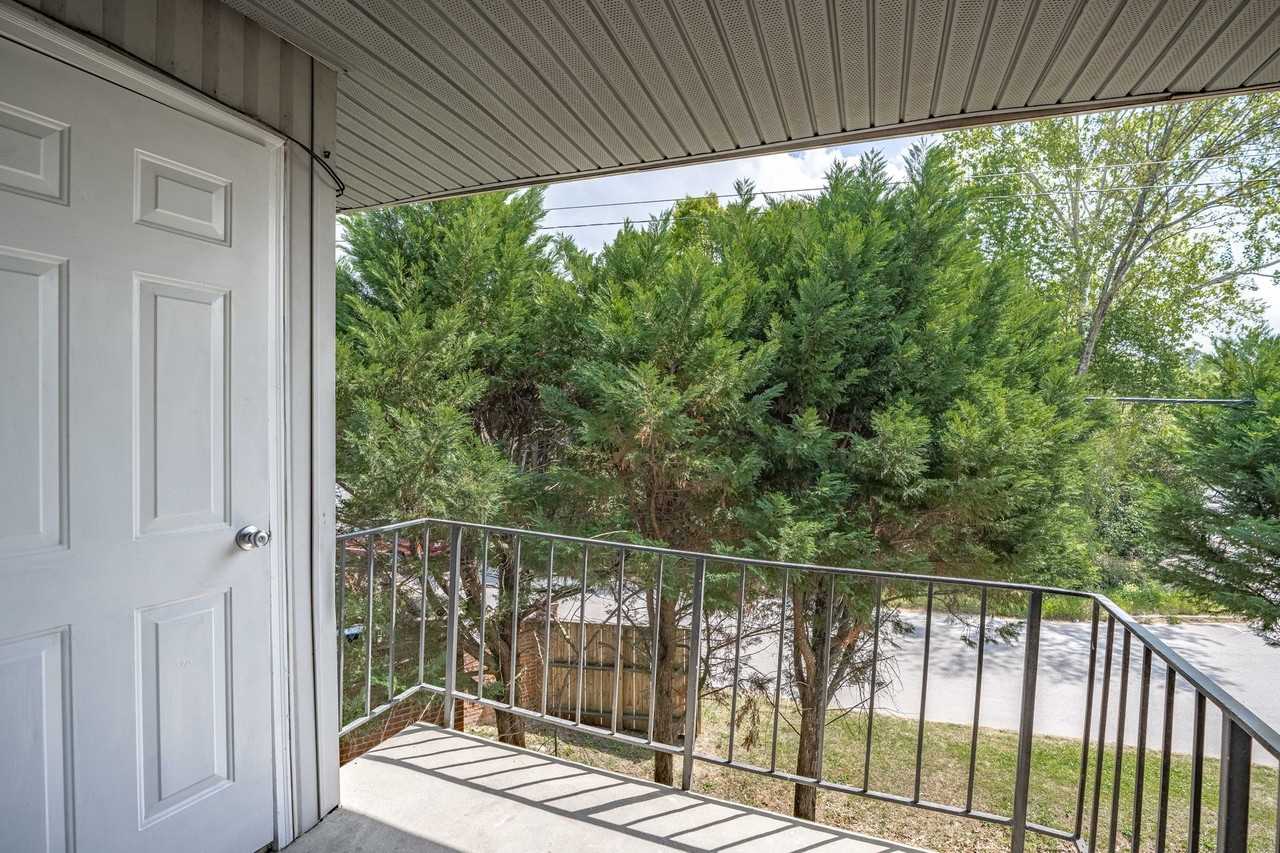 Capri Apartments - Photo 6 of 19