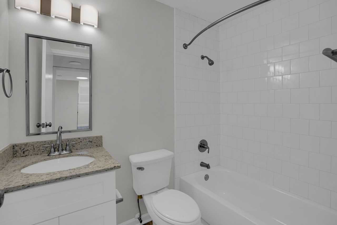 Capri Apartments - Photo 7 of 19