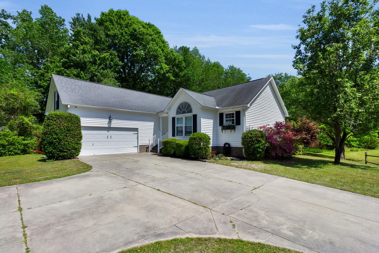 107 Sandpiper Ct #1 - Photo 3 of 31