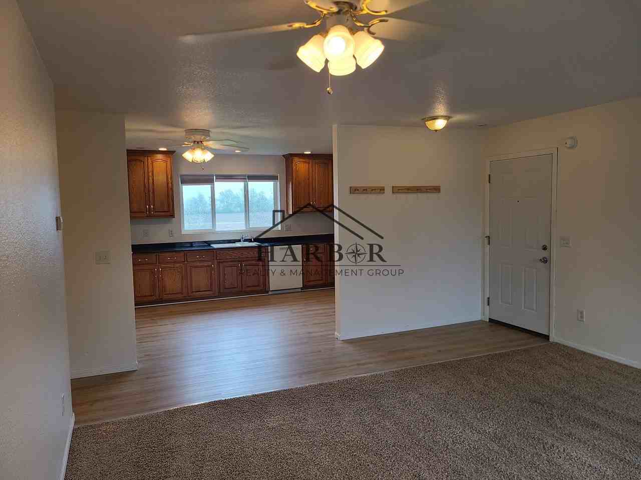 275 N Pine St - Photo 2 of 17
