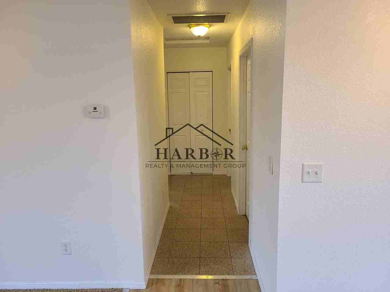 275 N Pine St - Photo 3 of 17