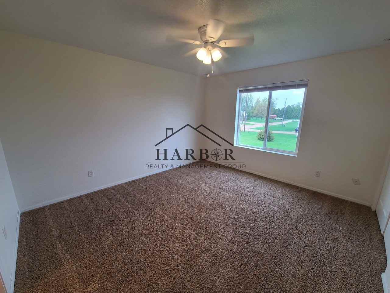 275 N Pine St - Photo 5 of 17