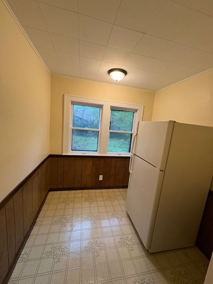 1614 Pauline Ave - Photo 2 of 8