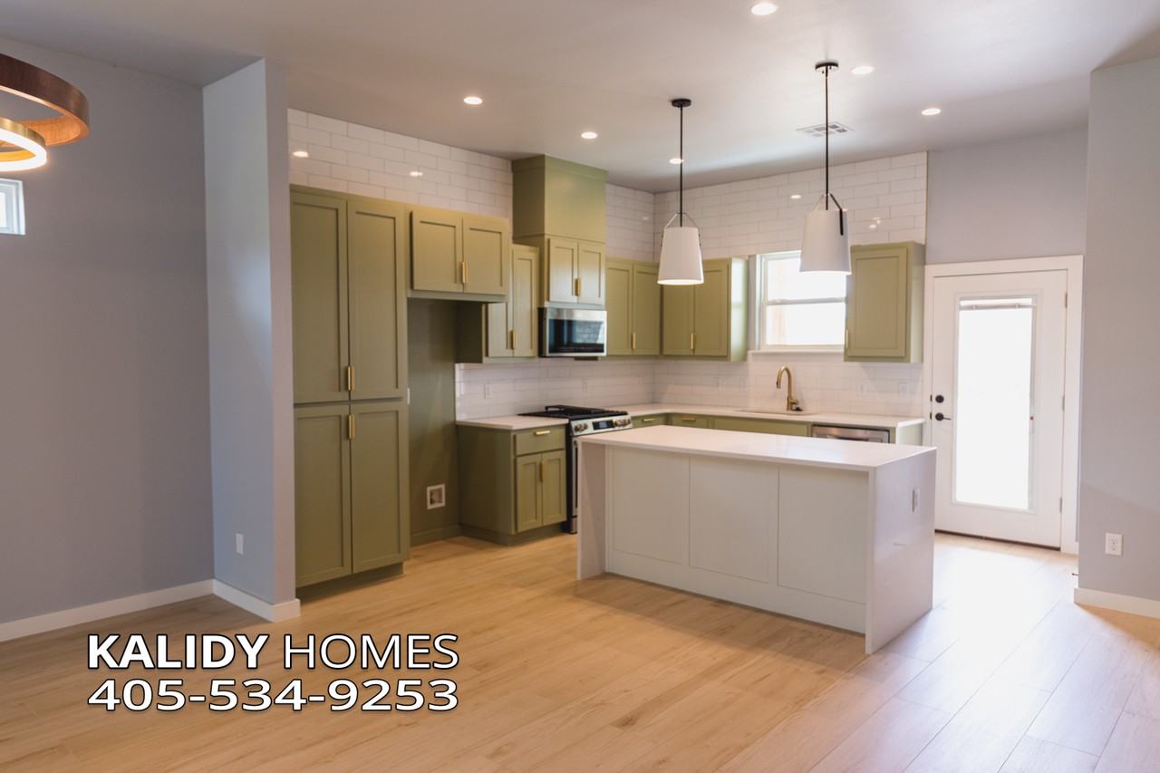 905 S Howard Ave #1 - Photo 3 of 24