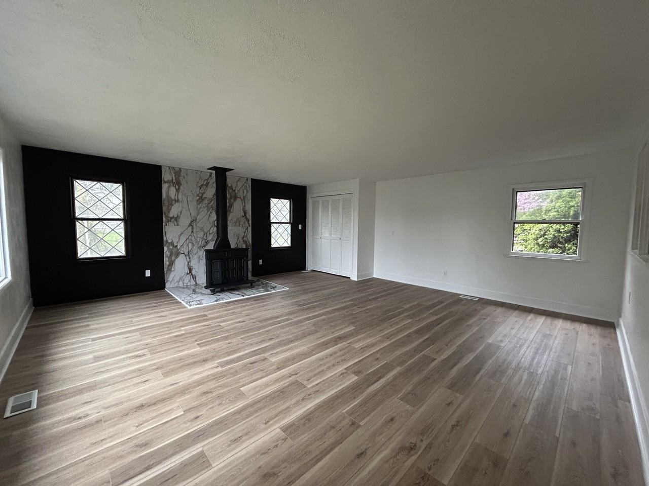 149 Brookdale Park #1 - Photo 3 of 11