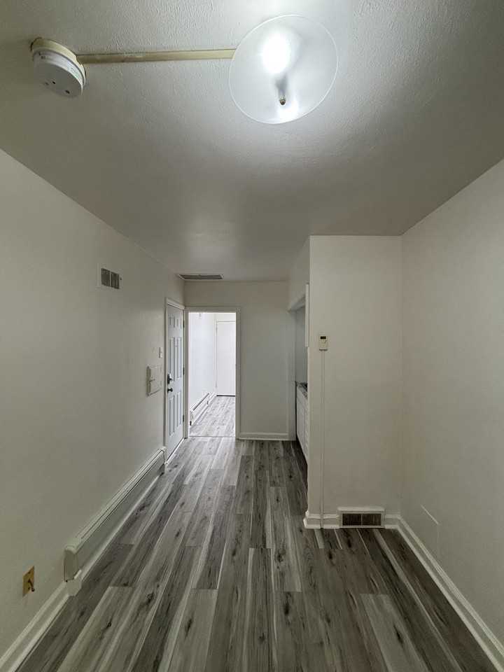 211 Mac Ave #C - Photo 2 of 8