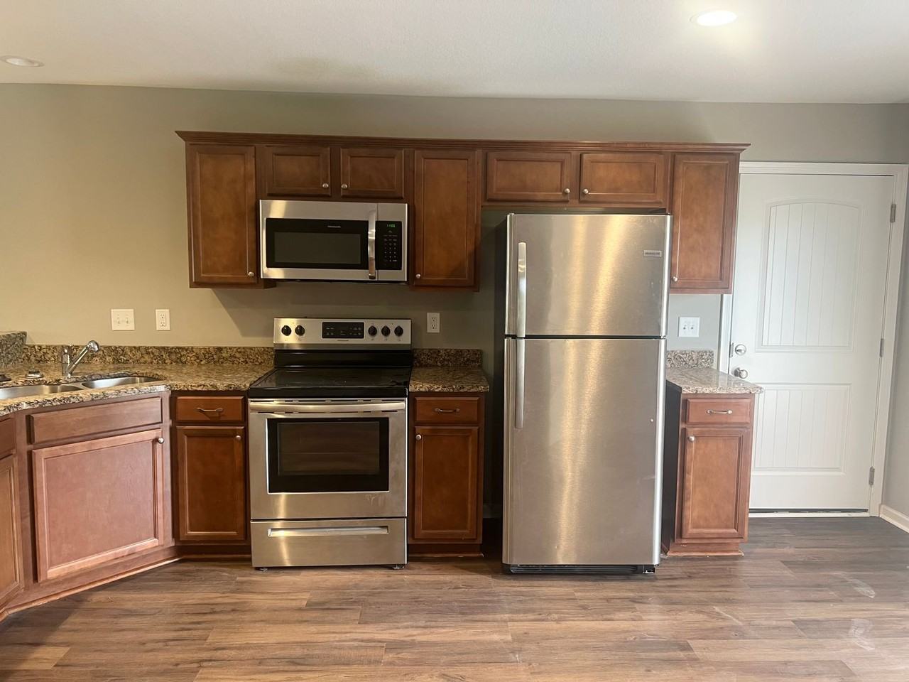 8221 Maple Ct - Photo 3 of 19